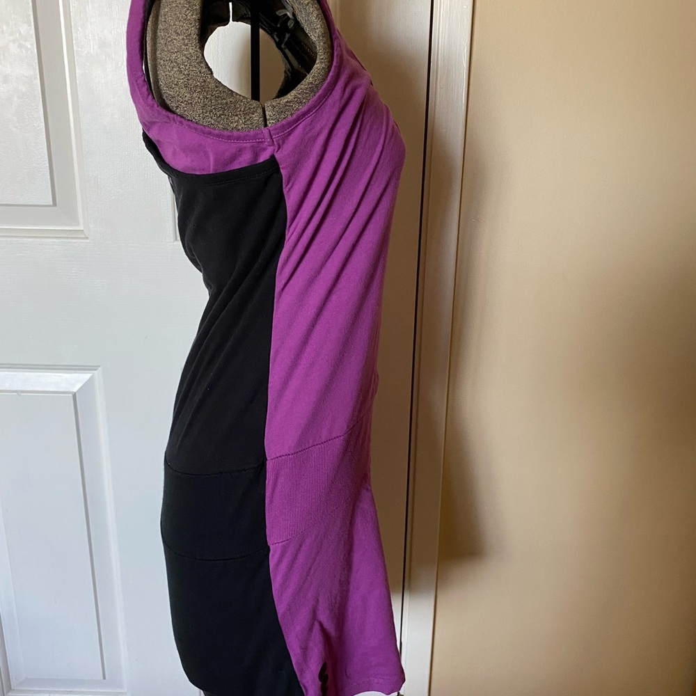 Bench Tanktop - Picture 3 of 7